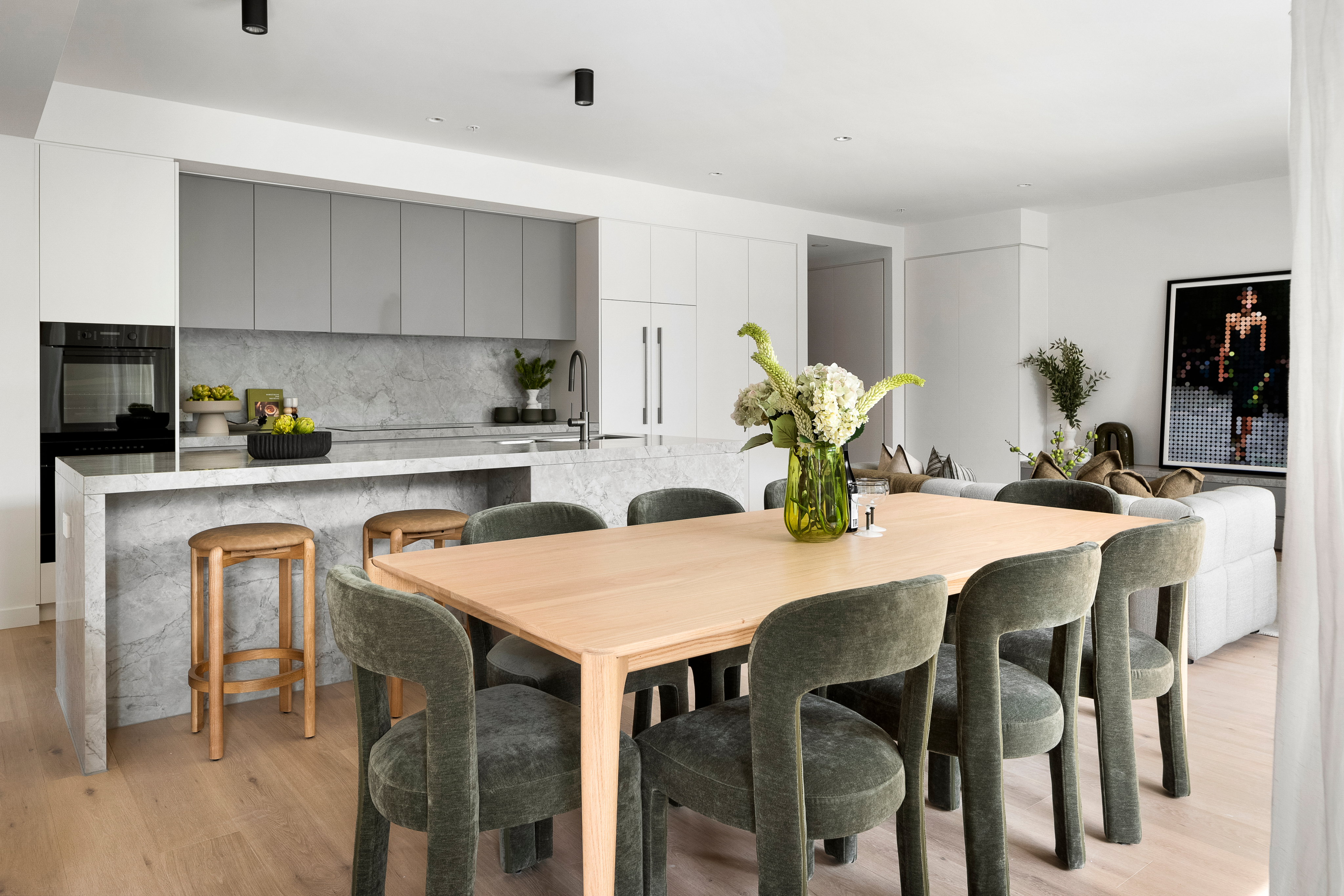 Kitchen & Dining